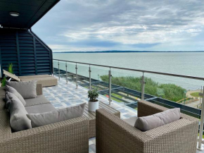 Royal Blue - luxurious flat with 5-star view over Lake Balaton Keszthely